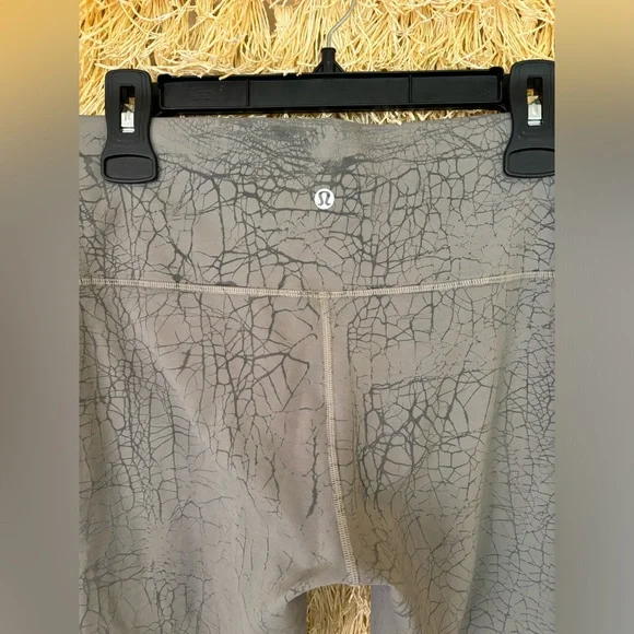 Lululemon✨PRISTINE✨Wunder Train High-Rise Crop 23"✨Thread Dye Rover Black✨size 8 - Picture 10 of 15